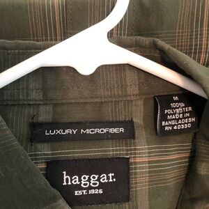 Very nice men’s shirt. No stains, rips or odors that I see.